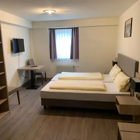 Montag Otel *