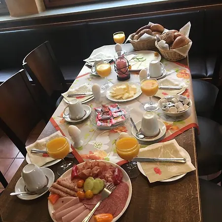 Montag Otel