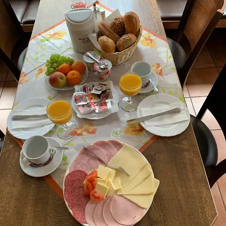 Montag Otel *