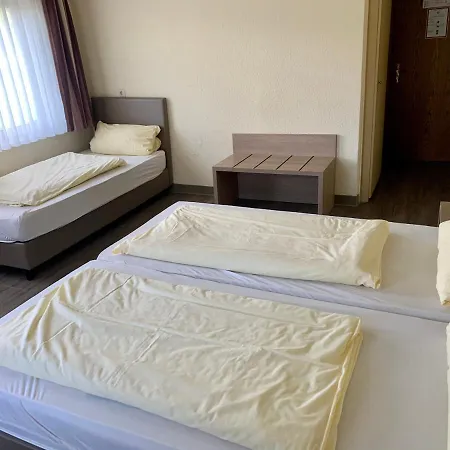 Montag Otel *