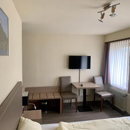 Montag Hotell *